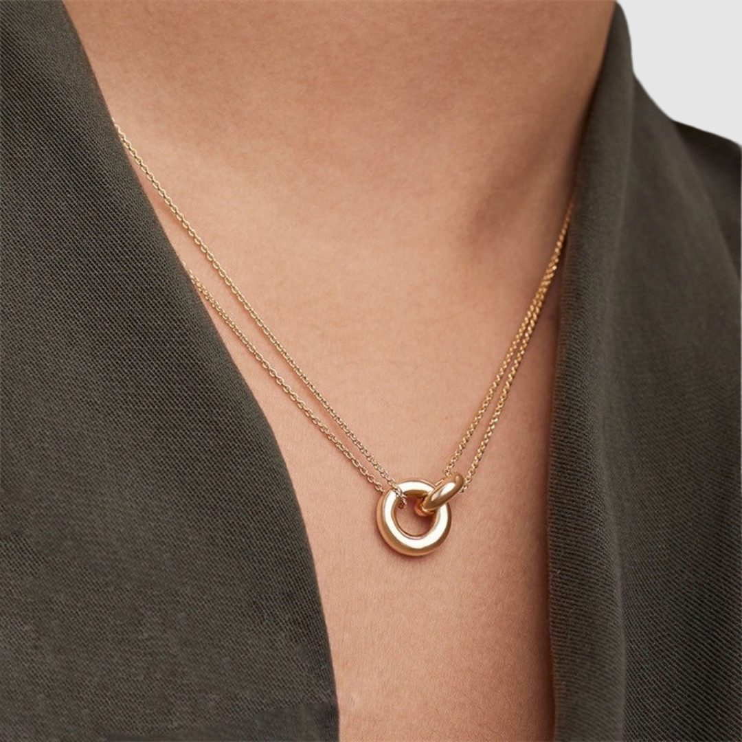 Harper gold chain with a ring